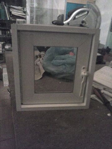 9) Ventana mini para la casa del perrito